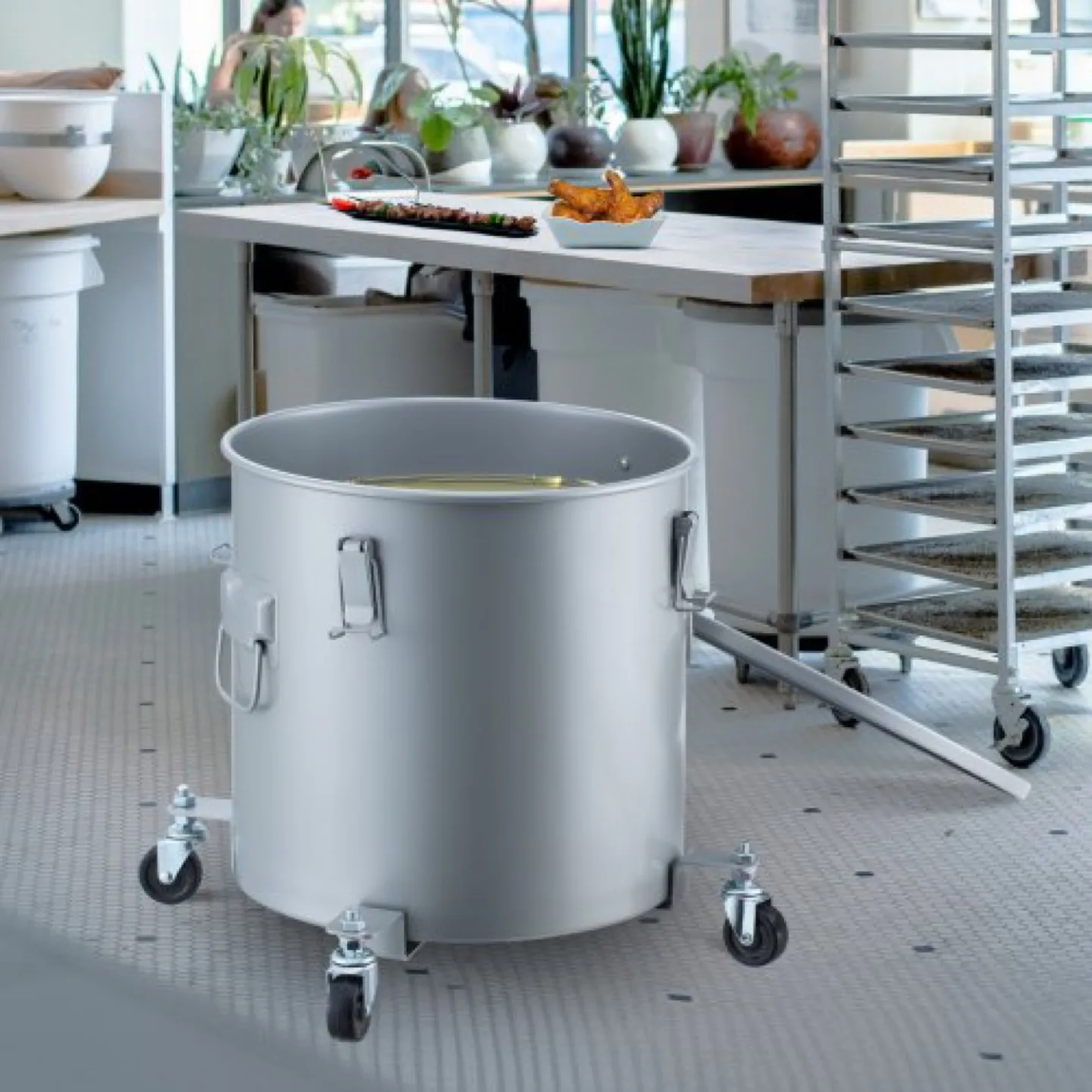 Garvee 8-Gallon Grease Bucket with Caster Base and Lid image indicator(2)