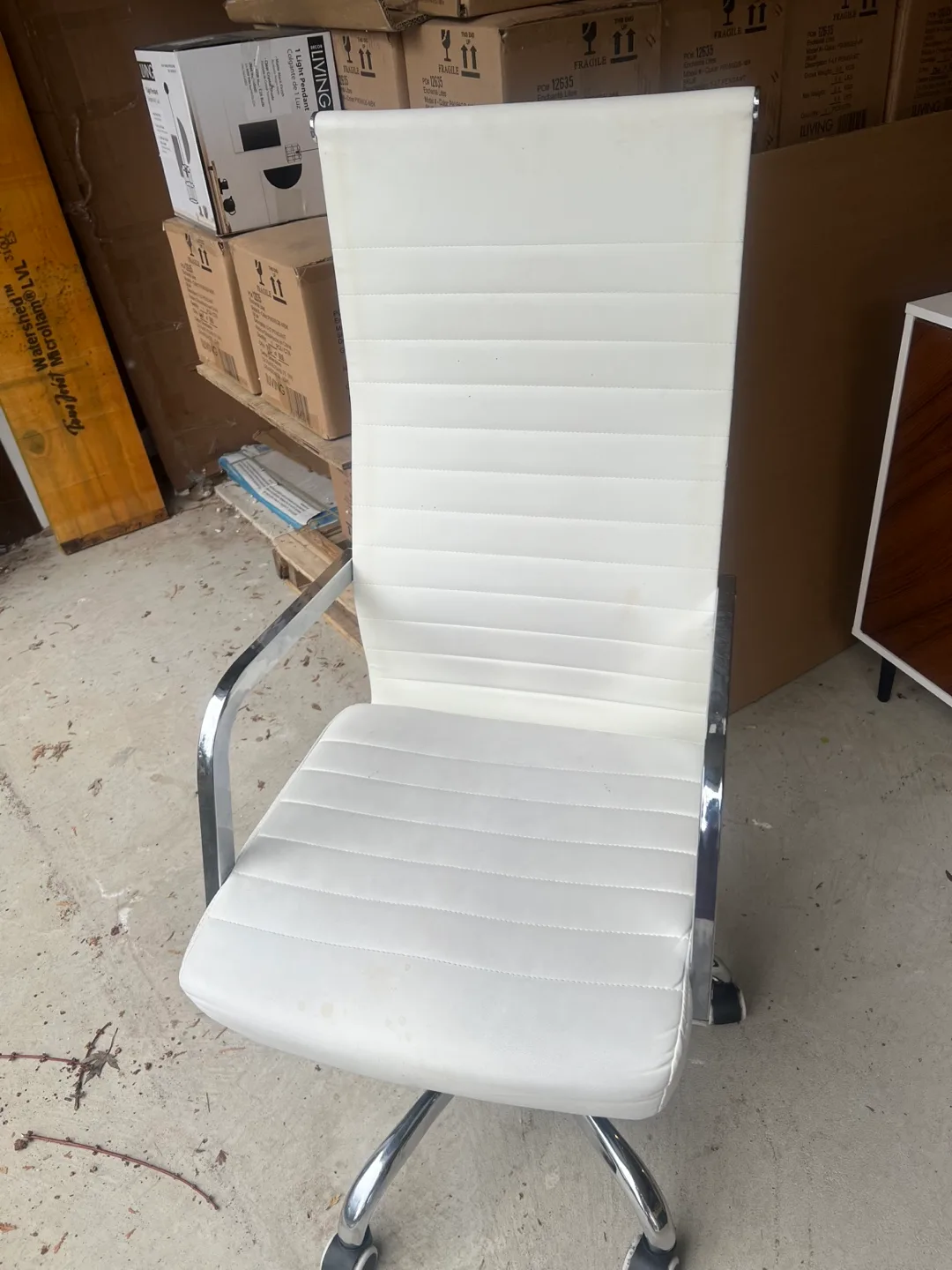 White Executive Office Chair image indicator(3)