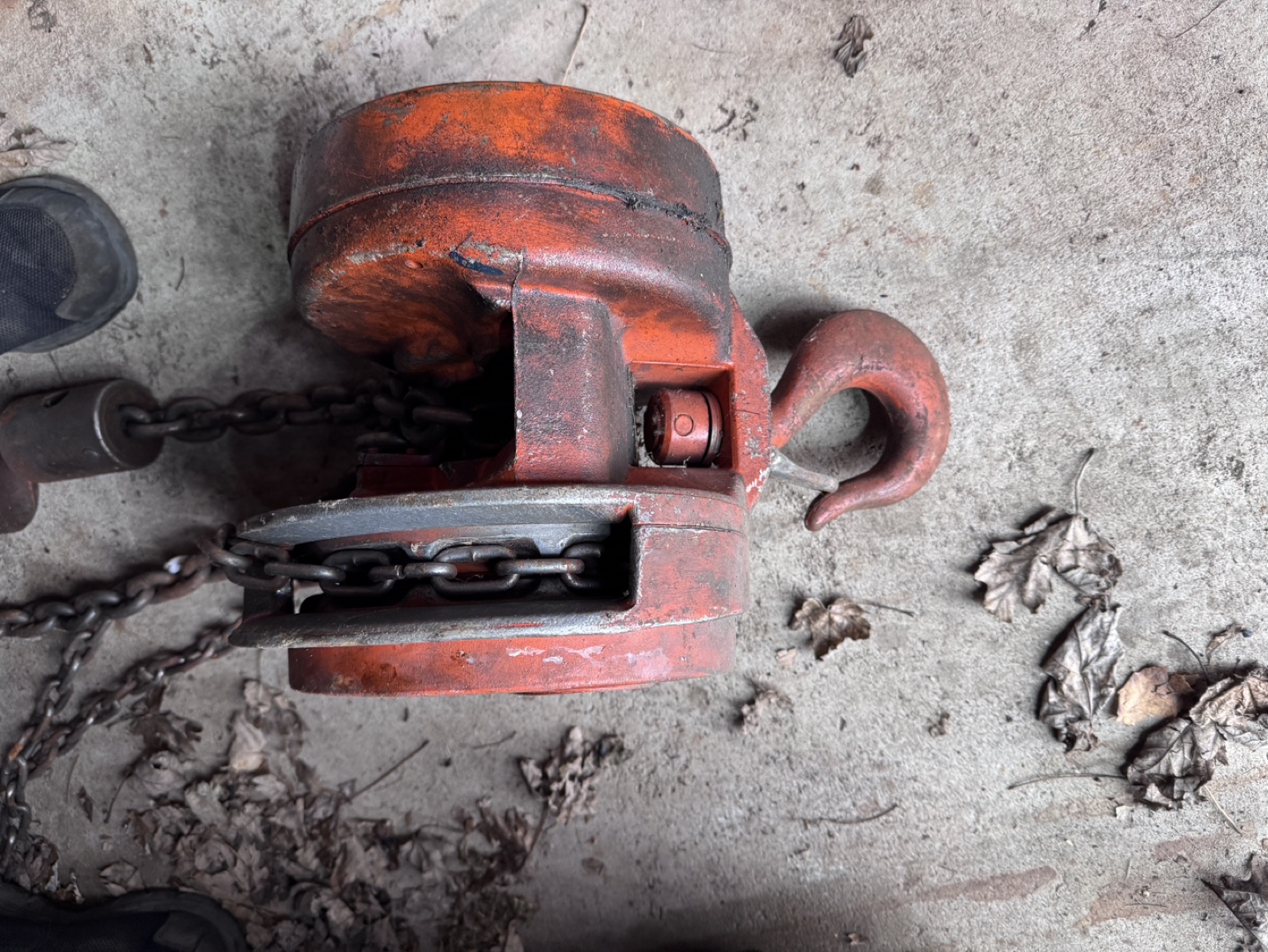 CM Series 622 Hand Chain Hoist, 2 Ton Capacity - photo 4
