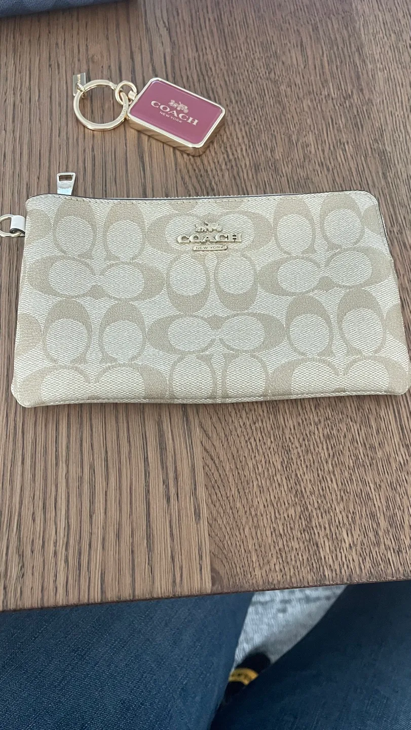 Coach Wristlet image indicator(2)