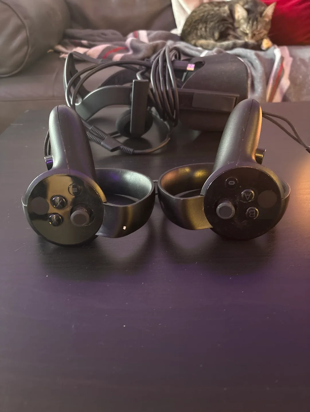 Oculus Rift VR Headset with Touch Controllers image indicator(3)