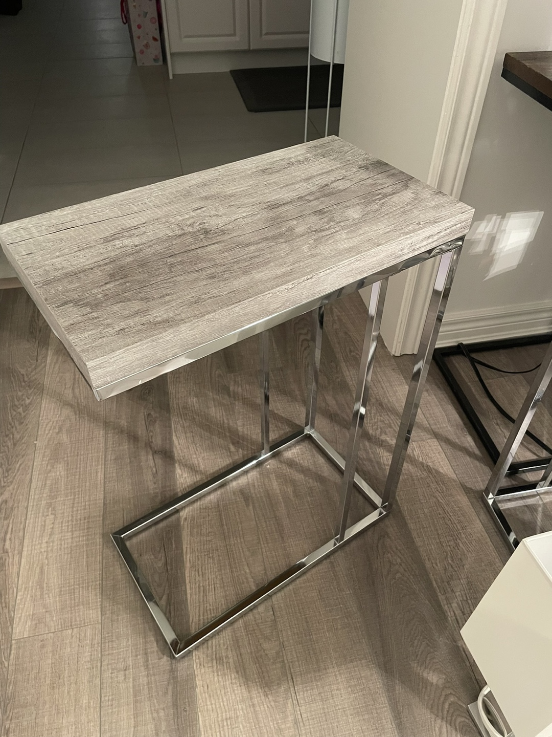 Pair of Modern C-Shaped End Tables - photo 2
