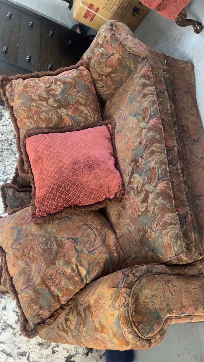 Gorgeous Living Room Set: Loveseat, Sofa, and Chair - photo 5