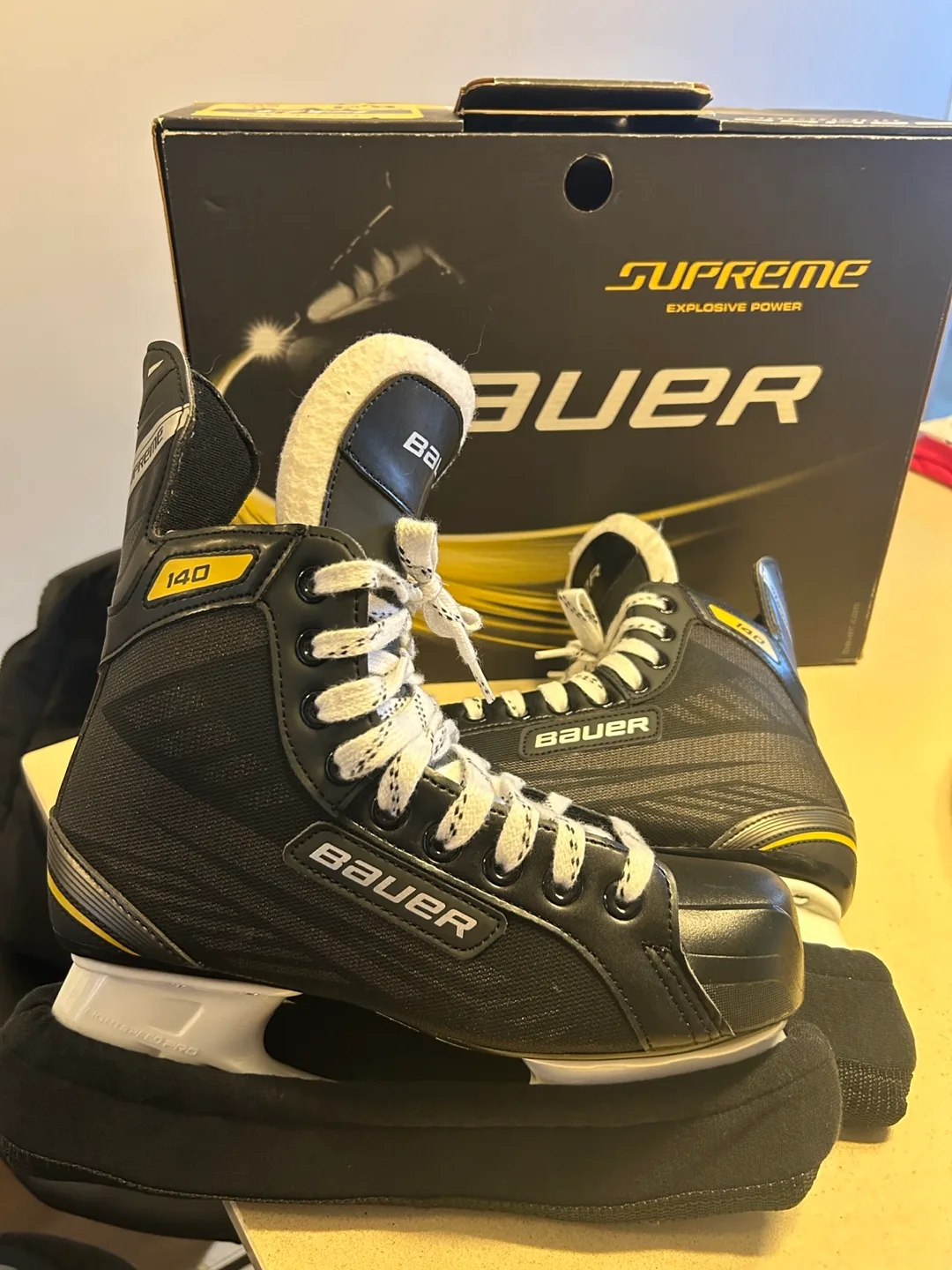 Bauer Supreme 140 Skates- Size US 7.5 thumbnail