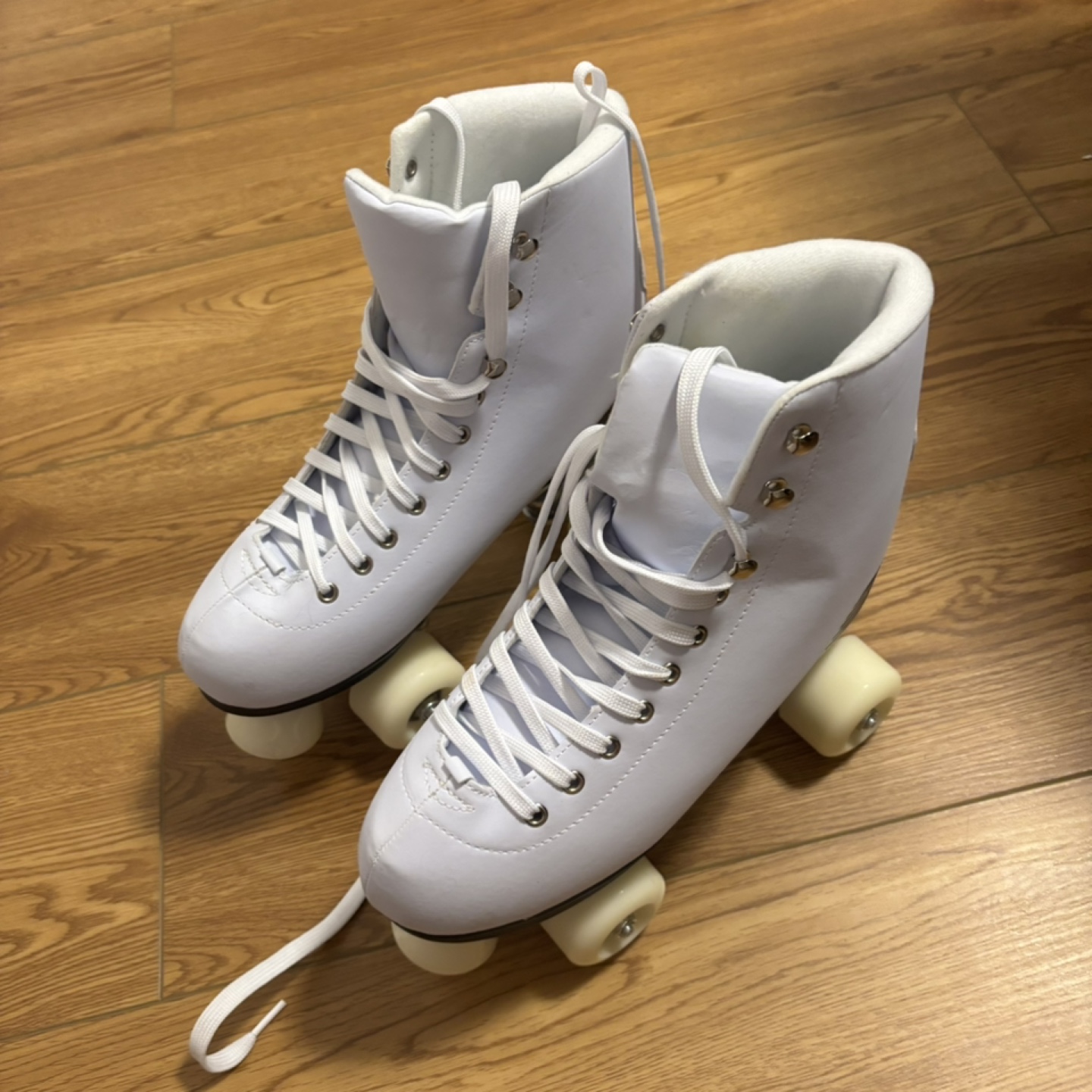 White Cosmic Roller Skates Women’s size 9 - photo 2