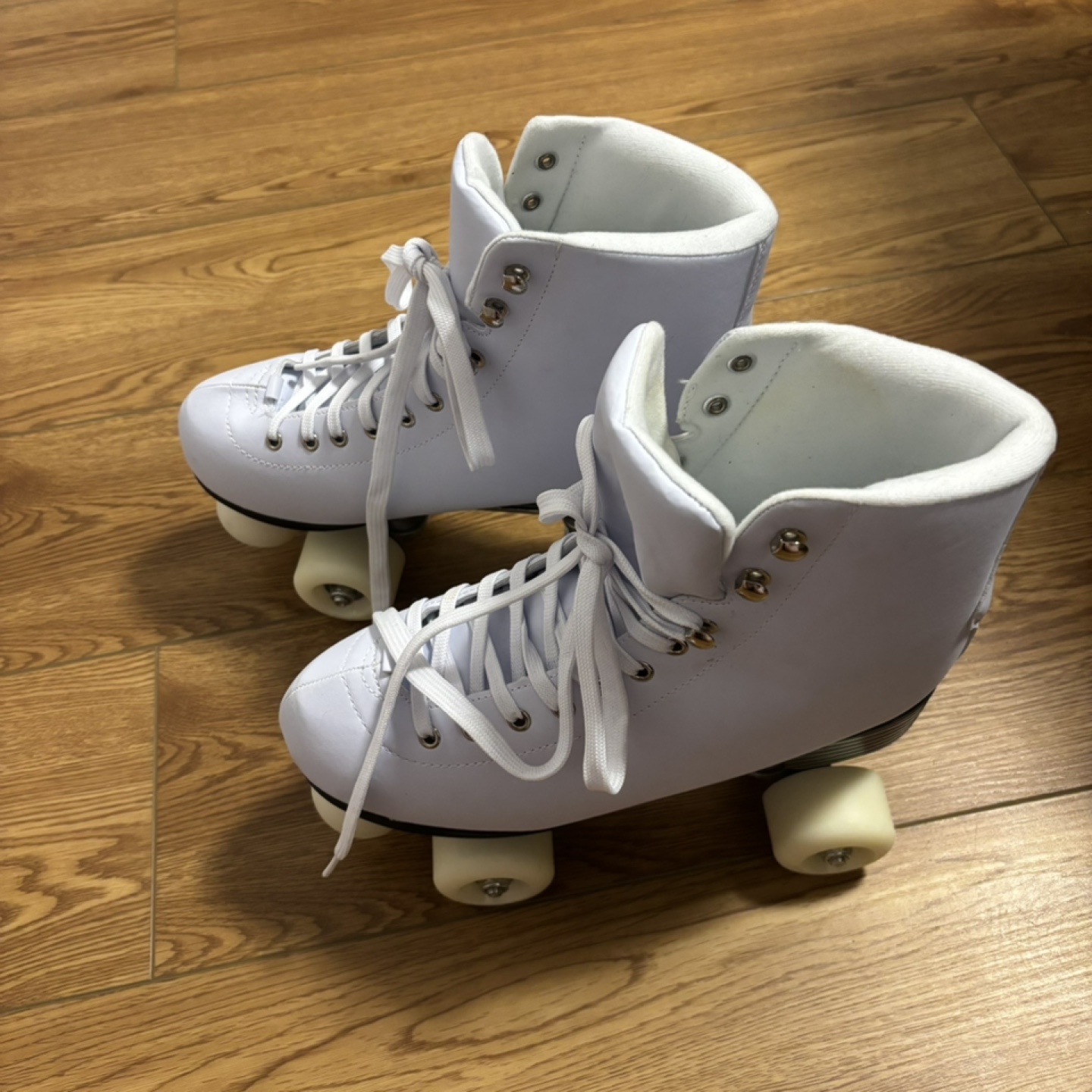 White Cosmic Roller Skates Women’s size 9 - photo 3