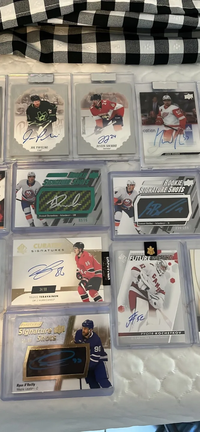NHL Hockey Cards - Autos, Rookies, Numbered image indicator(3)