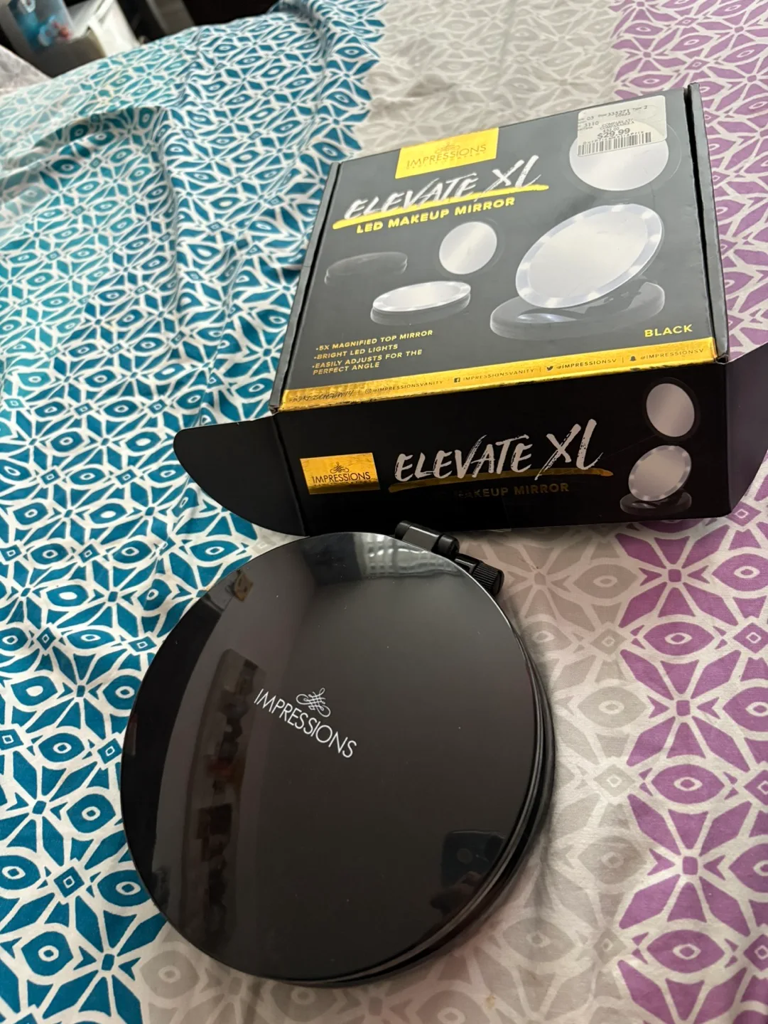 Impressions Elevate XL LED Makeup Mirror - Black image indicator(2)