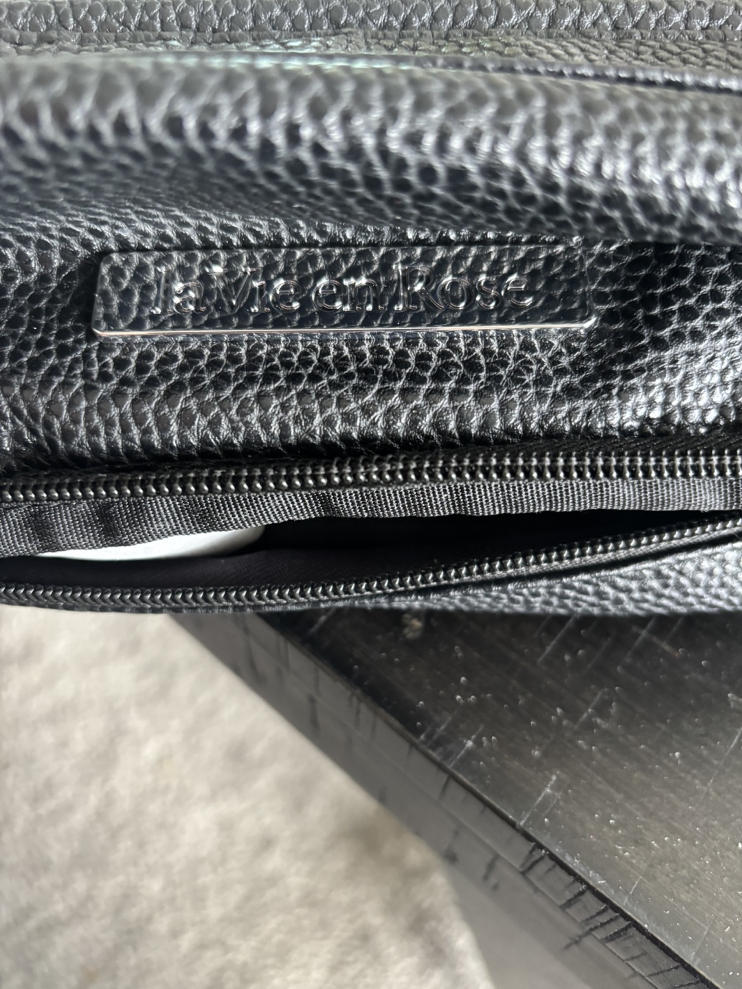 la Vie en Rose Black Travel Cosmetic Bag - photo 2