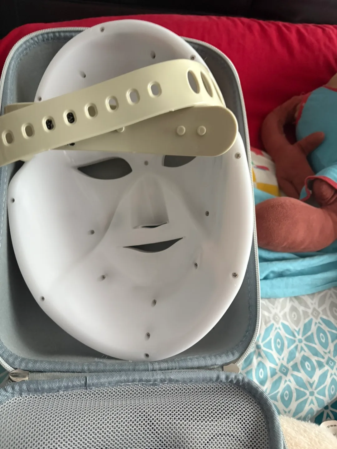 LED Light Therapy Mask with Eye Mask and Accessories image indicator(2)