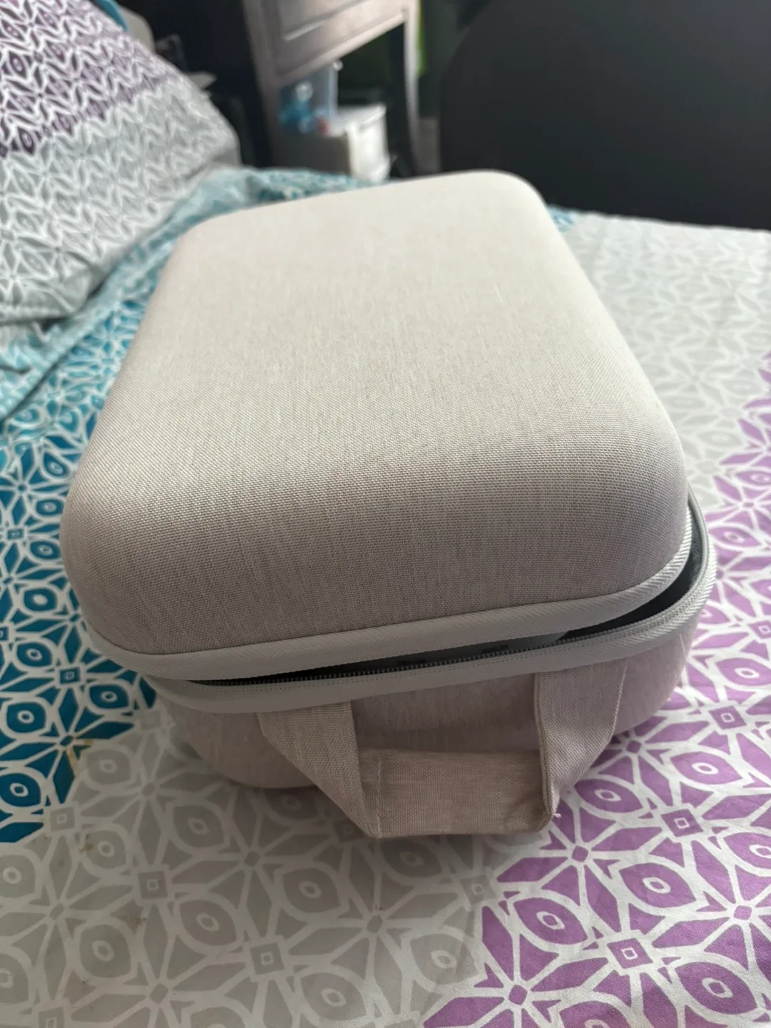 LED Light Therapy Mask with Eye Mask and Accessories image indicator(3)