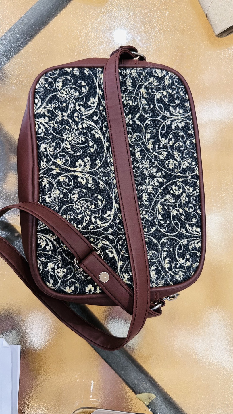 Zouk Women's Crossbody Bag