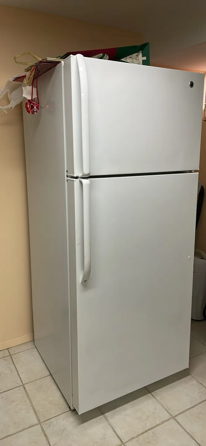 White GE Top Freezer Refrigerator thumbnail