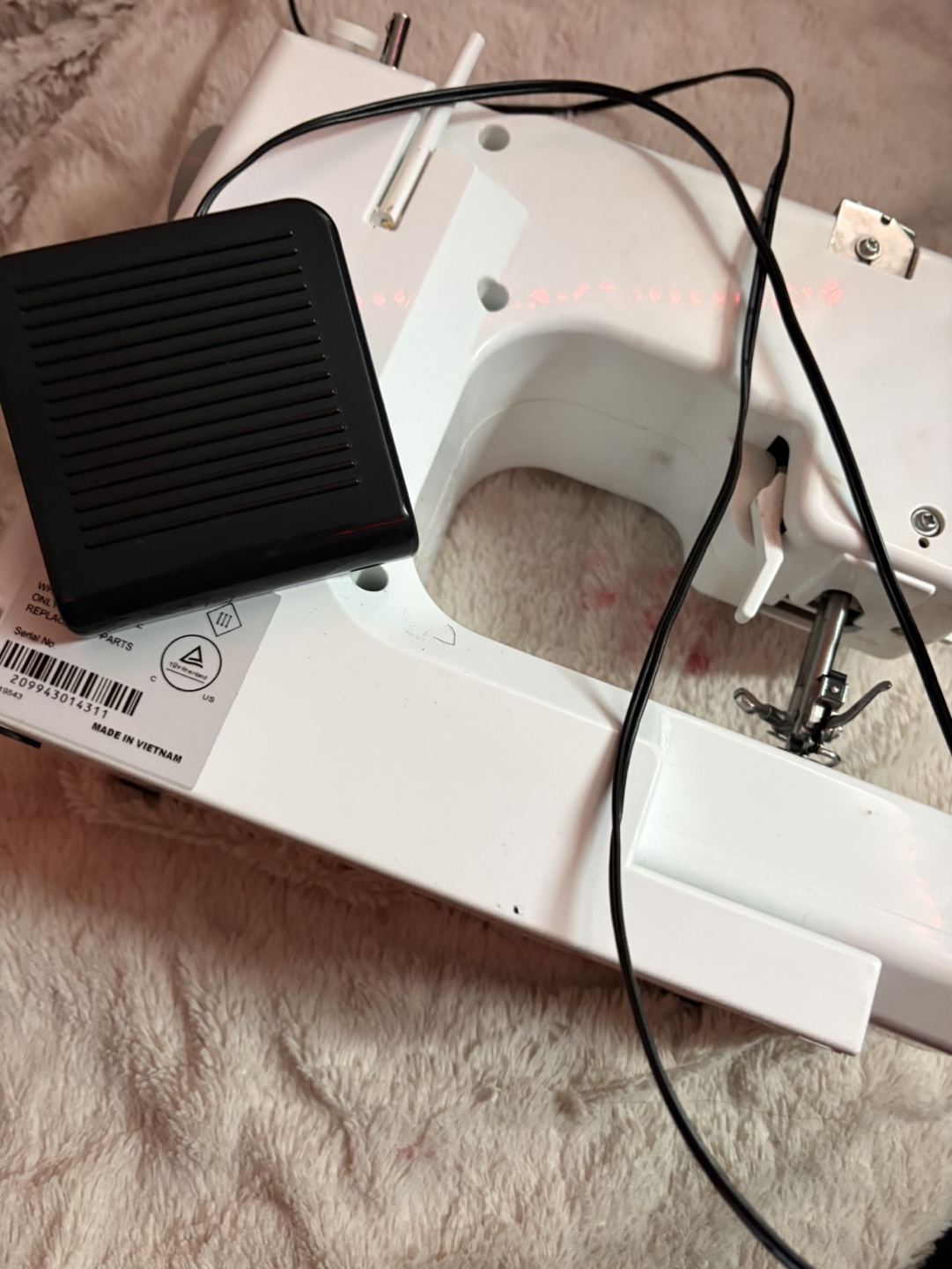 Singer M1000 Sewing Machine - photo 2