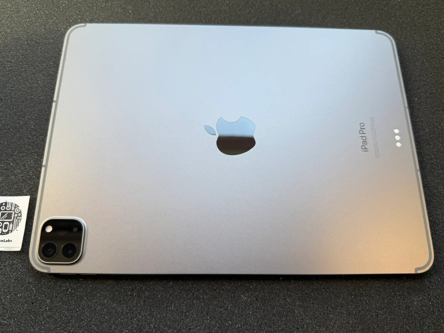 Apple iPad Pro 11-inch (4th Gen) | M2 | 128GB | Cellular | A2761 image indicator(2)