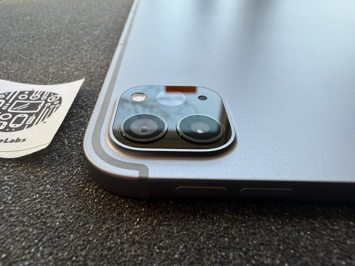 Apple iPad Pro 11-inch (4th Gen) | M2 | 128GB | Cellular | A2761 image indicator(3)