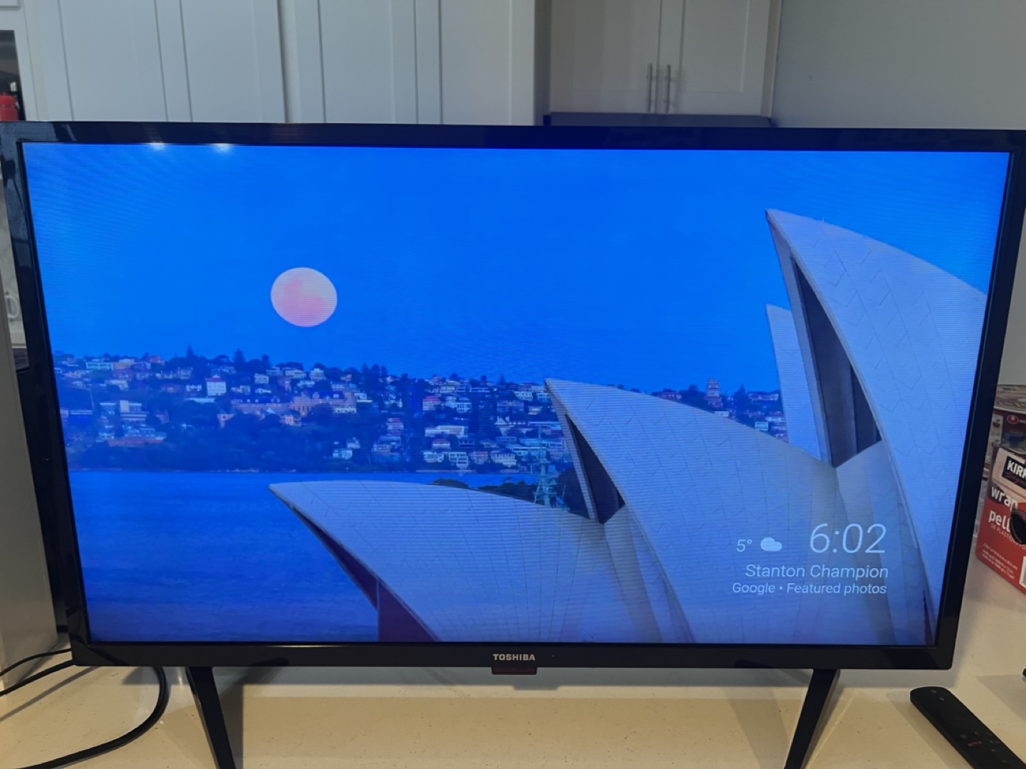 32 inch Toshiba HD LED TV - photo 2