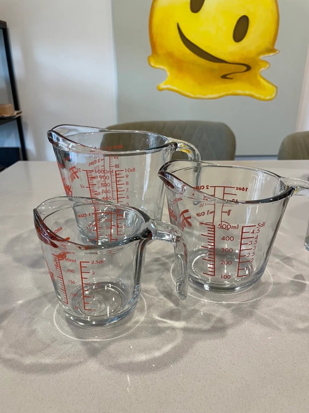 Set of 3 Pyrex Glass Measuring Jugs image indicator(2)