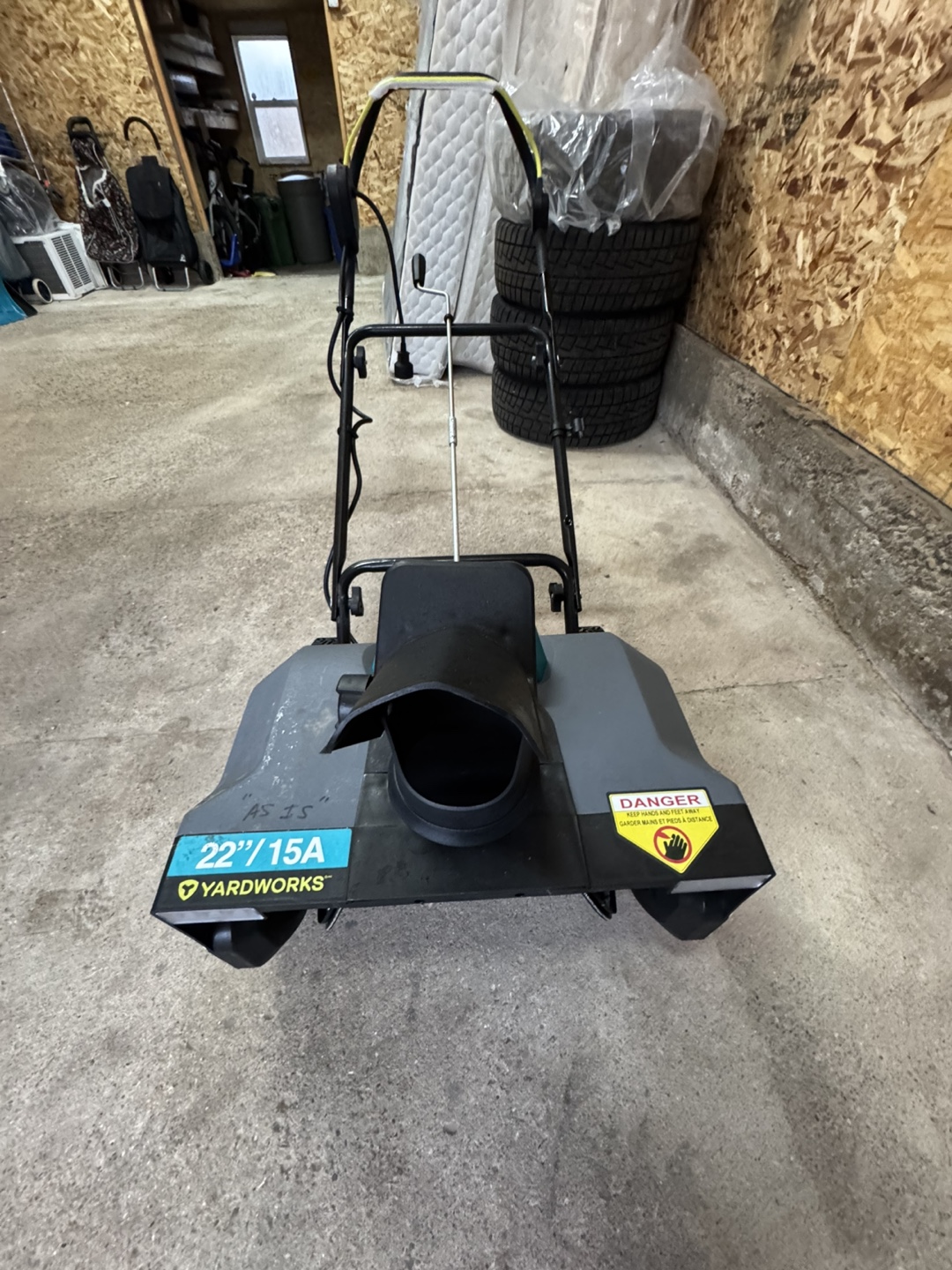 Yardworks 22"/15A Electric Snow Thrower - photo 4