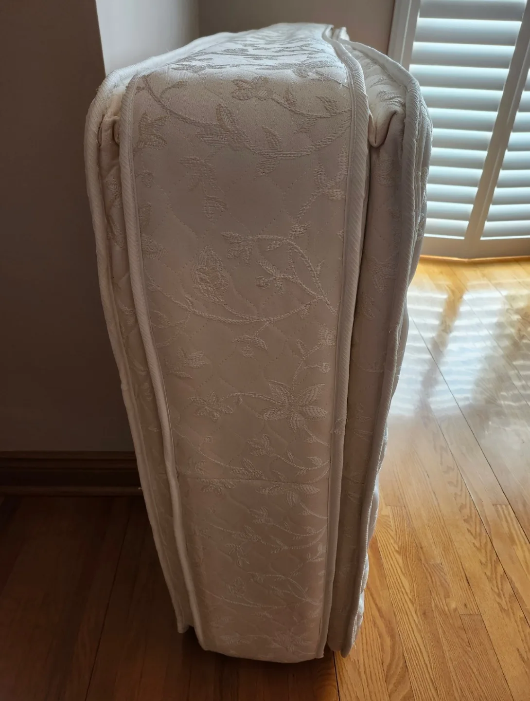 Twin pillow top  firm mattress - Excellent Condition image indicator(3)