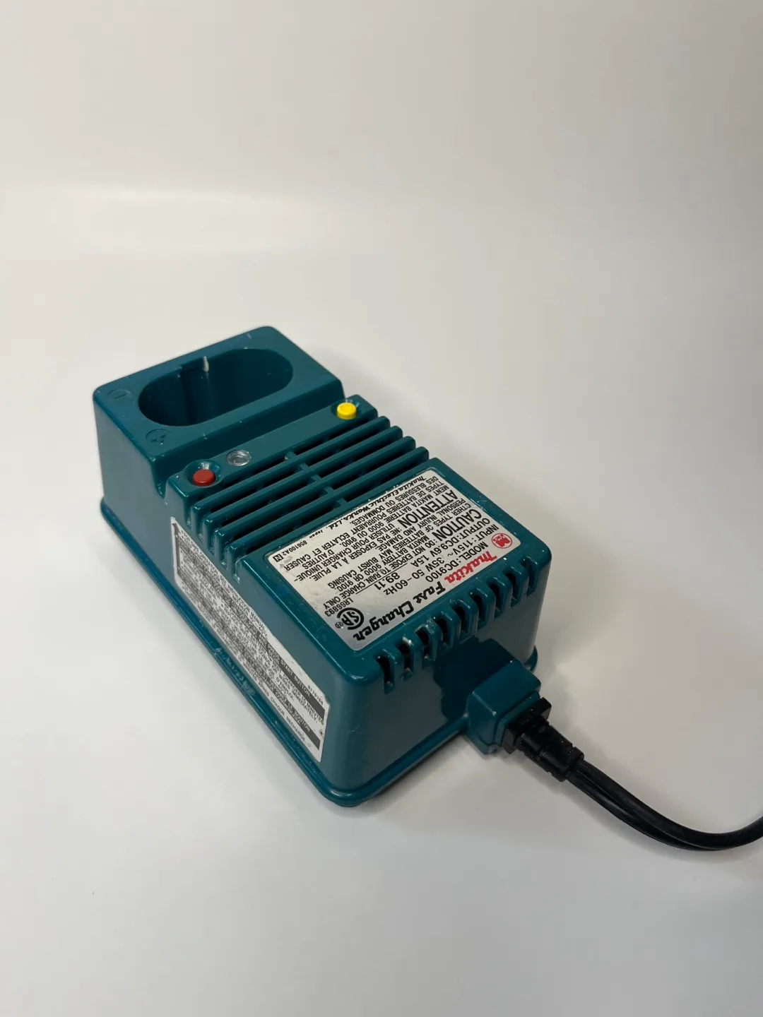 Makita Fast Battery Chargers image indicator(3)