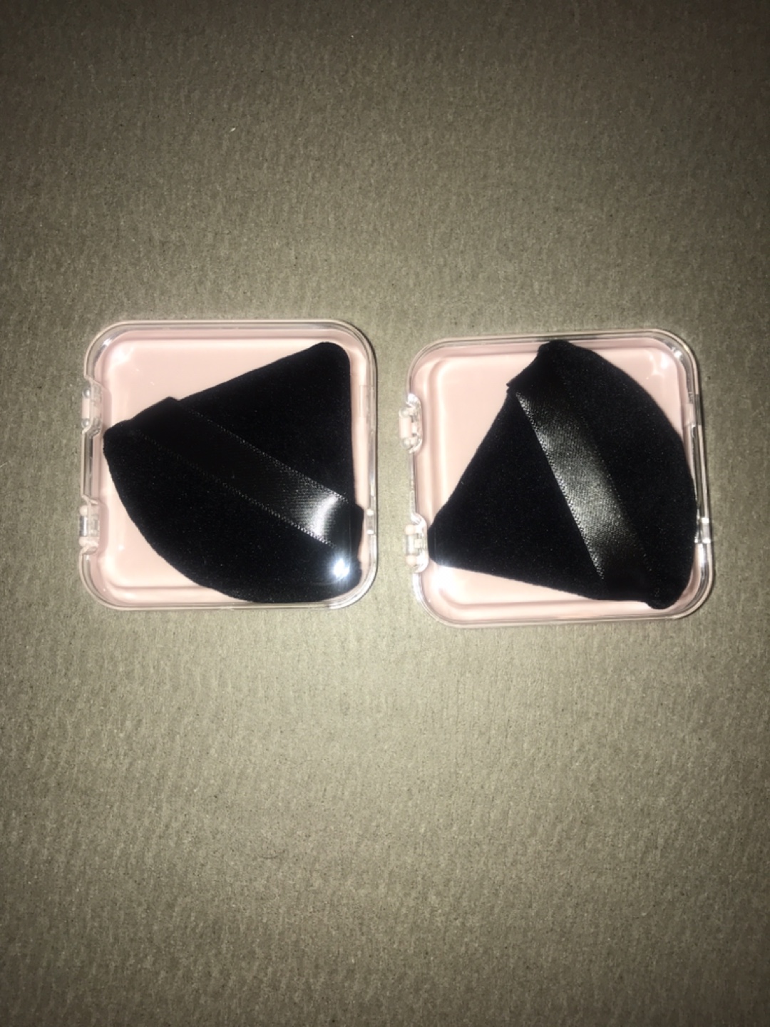 2x Black Makeup Sponges in Cases - photo 2