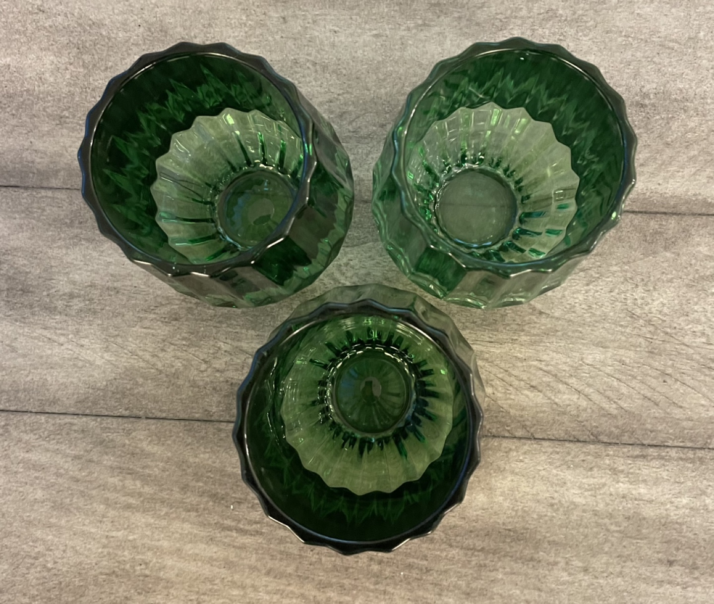 Set of Three Vintage-style Emerald Green Glasses - photo 3