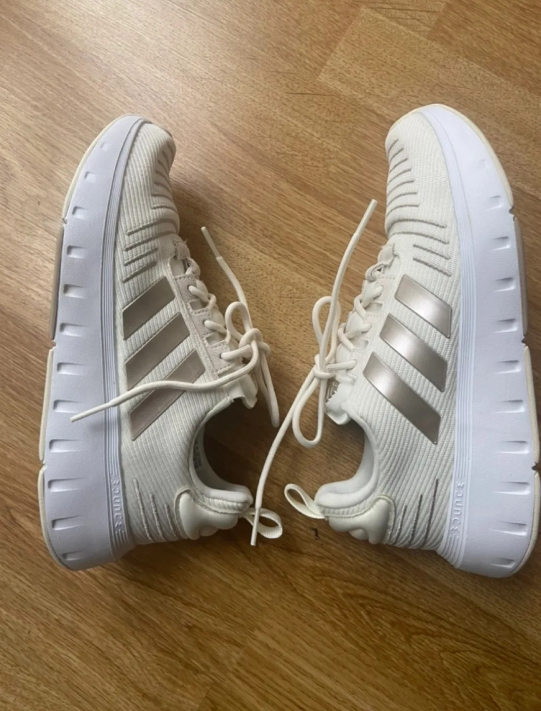 Adidas Women's Running Shoes image indicator(9)