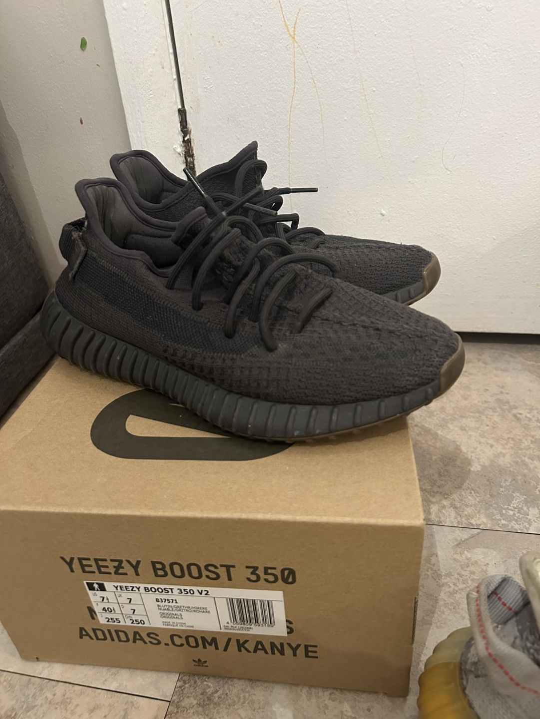 Adidas Yeezy Boost 350 V2 & 700 Sneakers - photo 5