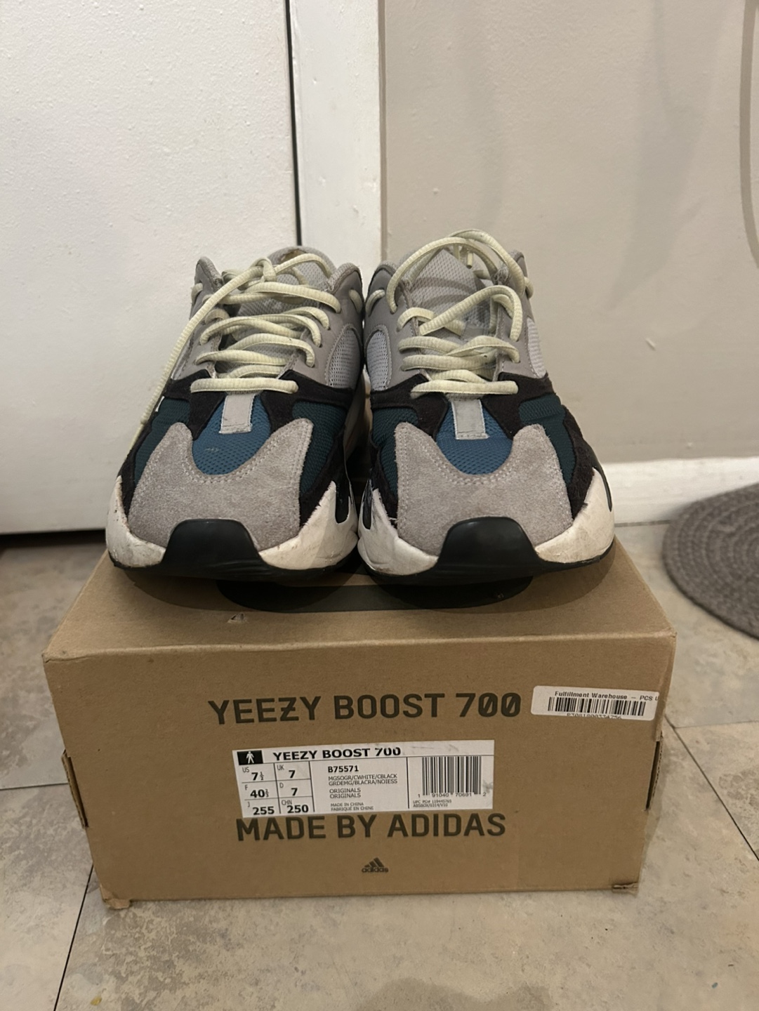 Adidas Yeezy Boost 350 V2 & 700 Sneakers - photo 3