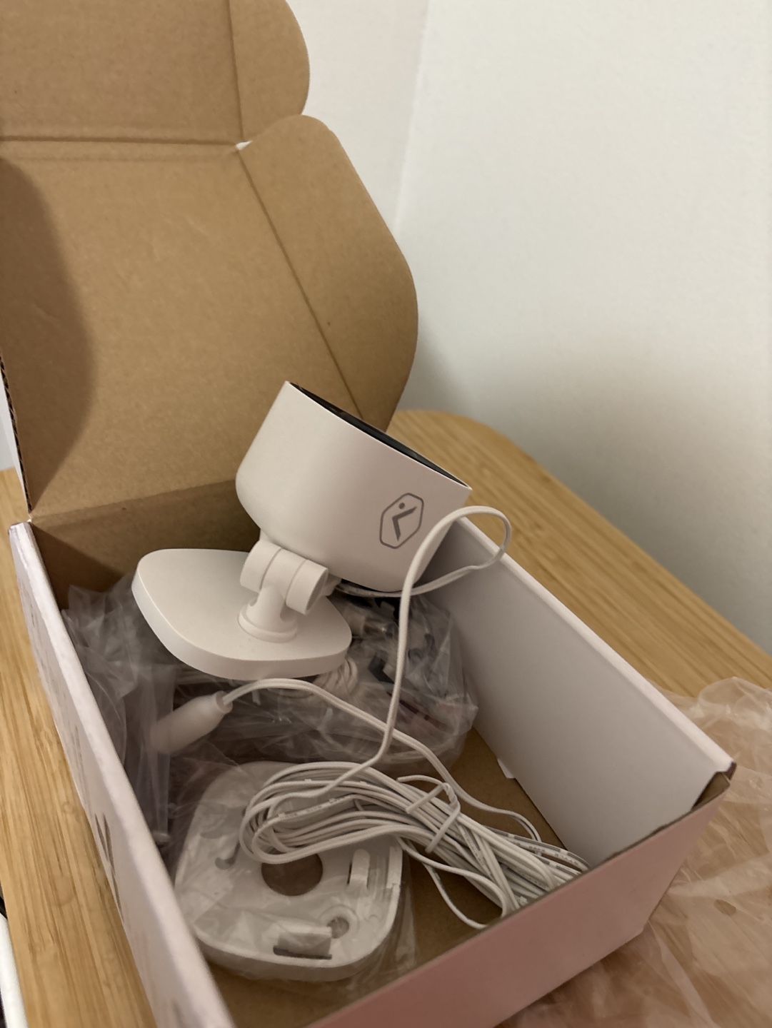 Telus Smart Home Indoor Wi-Fi Security Camera - Brand New - photo 2