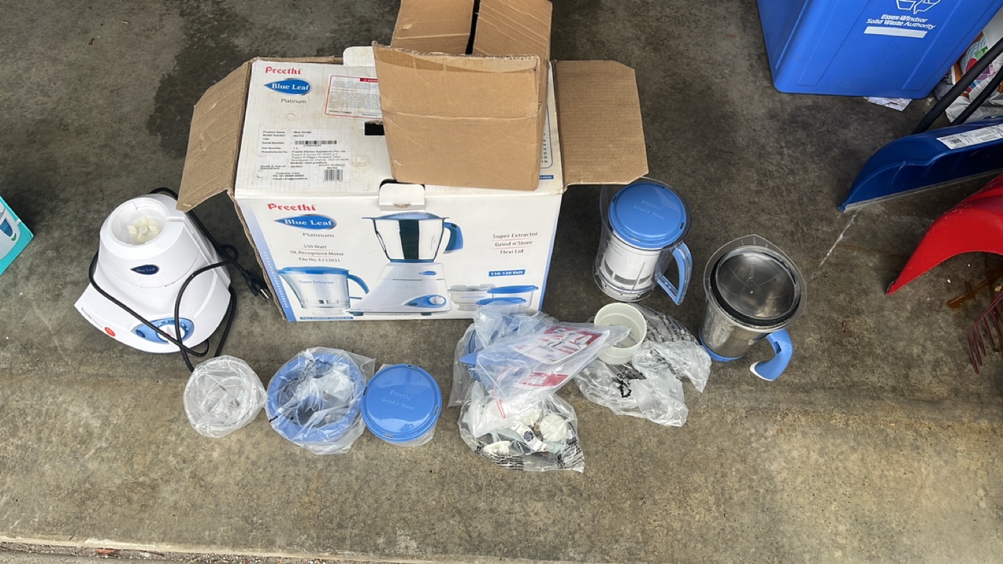 Preethi Blue Leaf Platinum 550-Watt Mixer Grinder - photo 2
