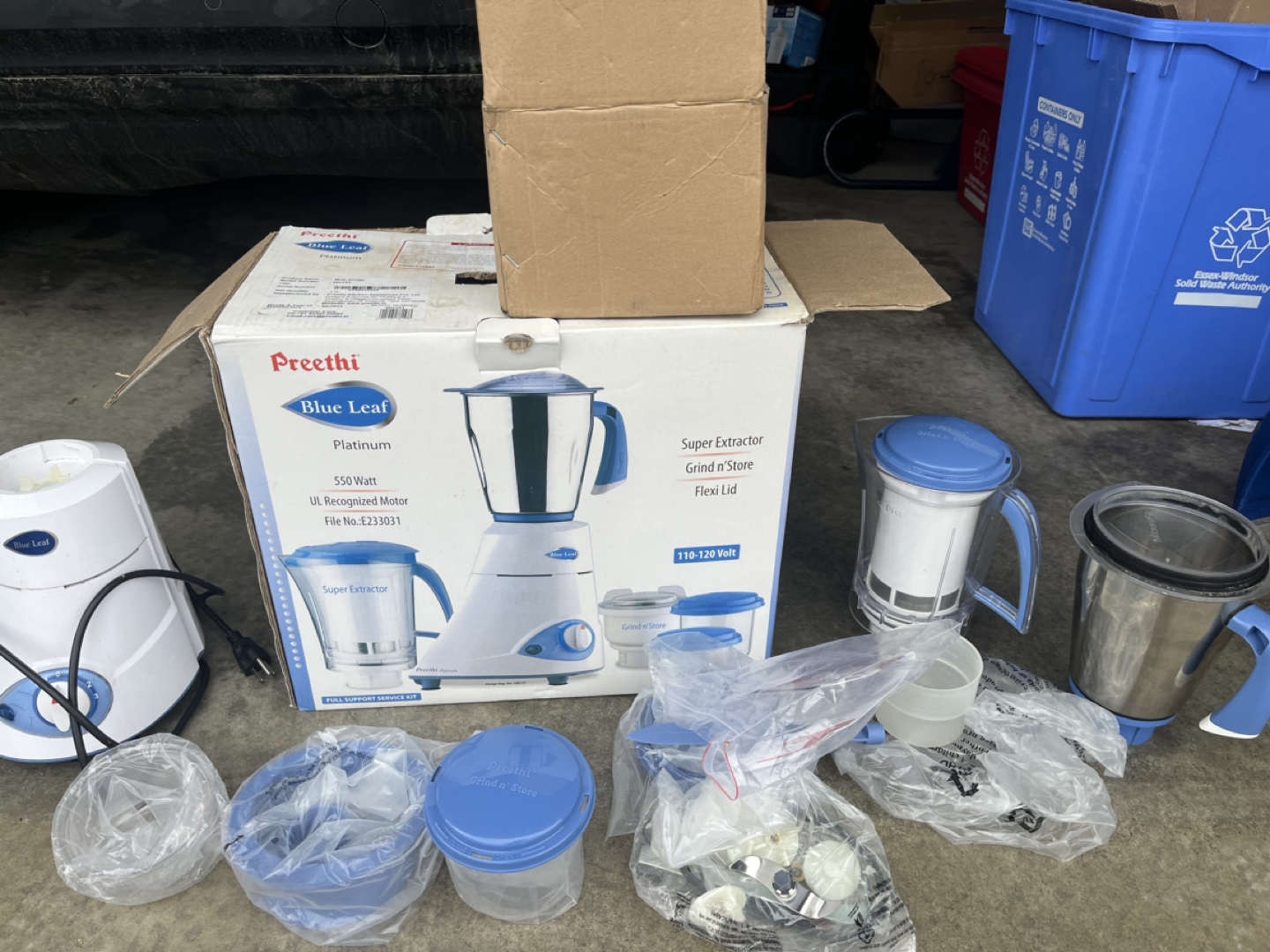 Preethi Blue Leaf Platinum 550-Watt Mixer Grinder