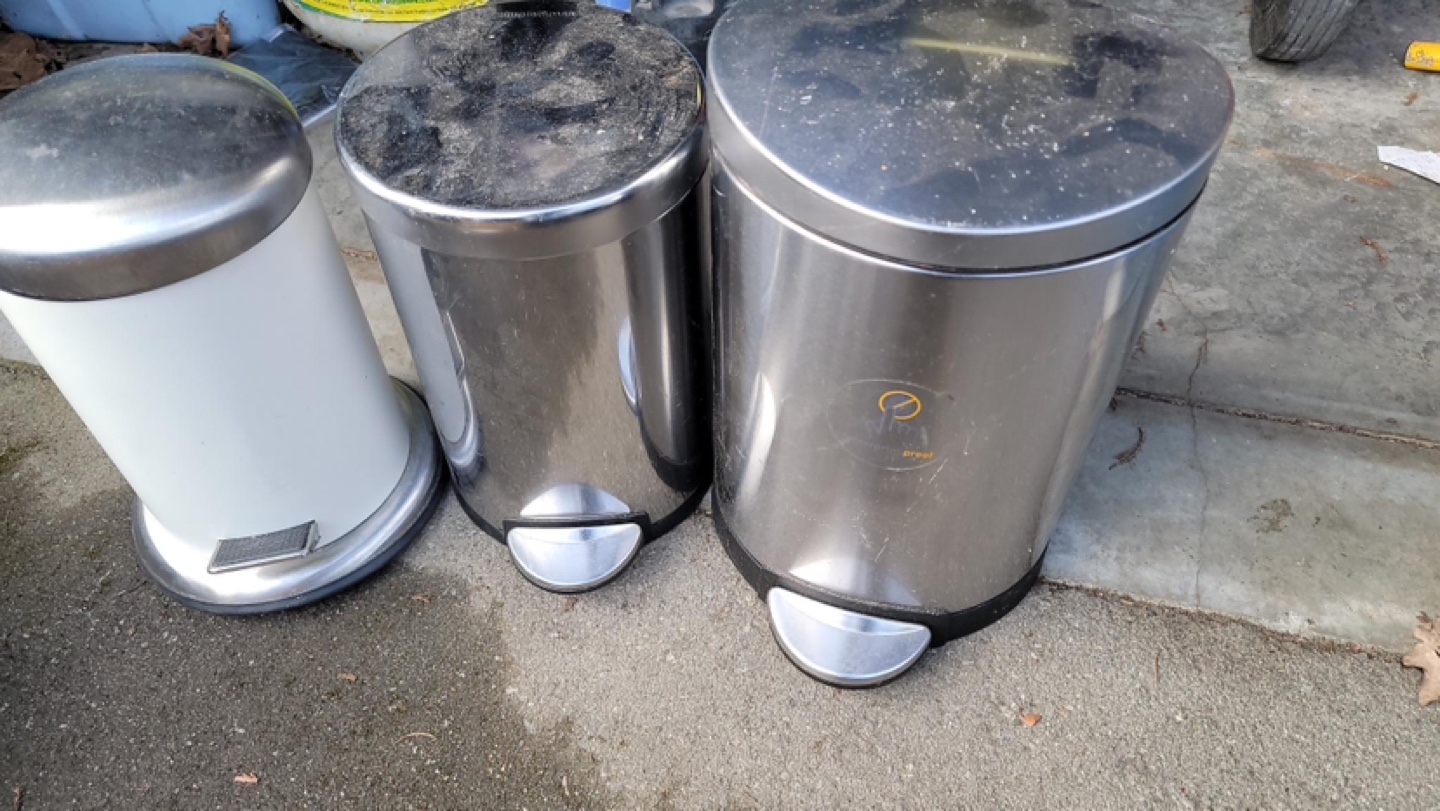 Garbage bin
