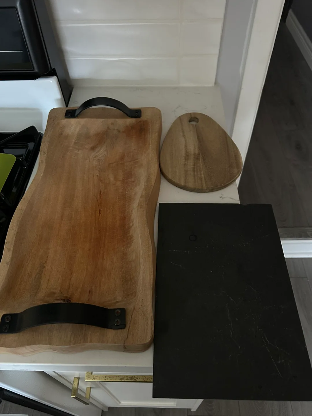 Kitchenware Bundle: Bowls, Plates, Cutting Boards thumbnail