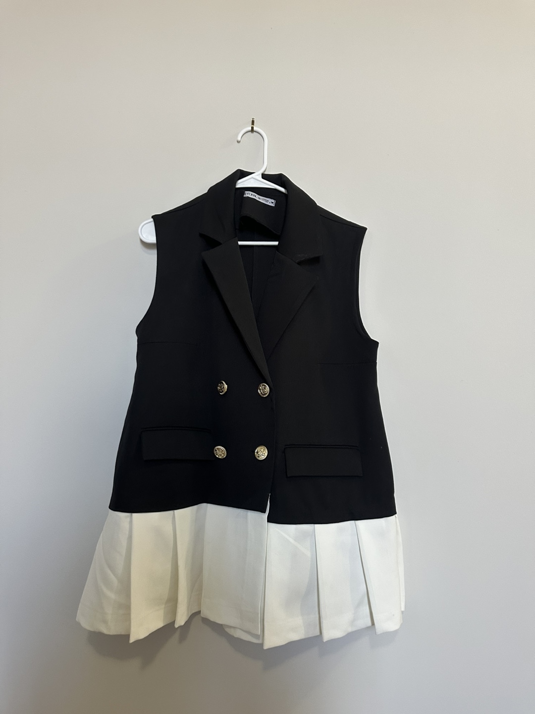 Black and White Sleeveless Blazer Vest