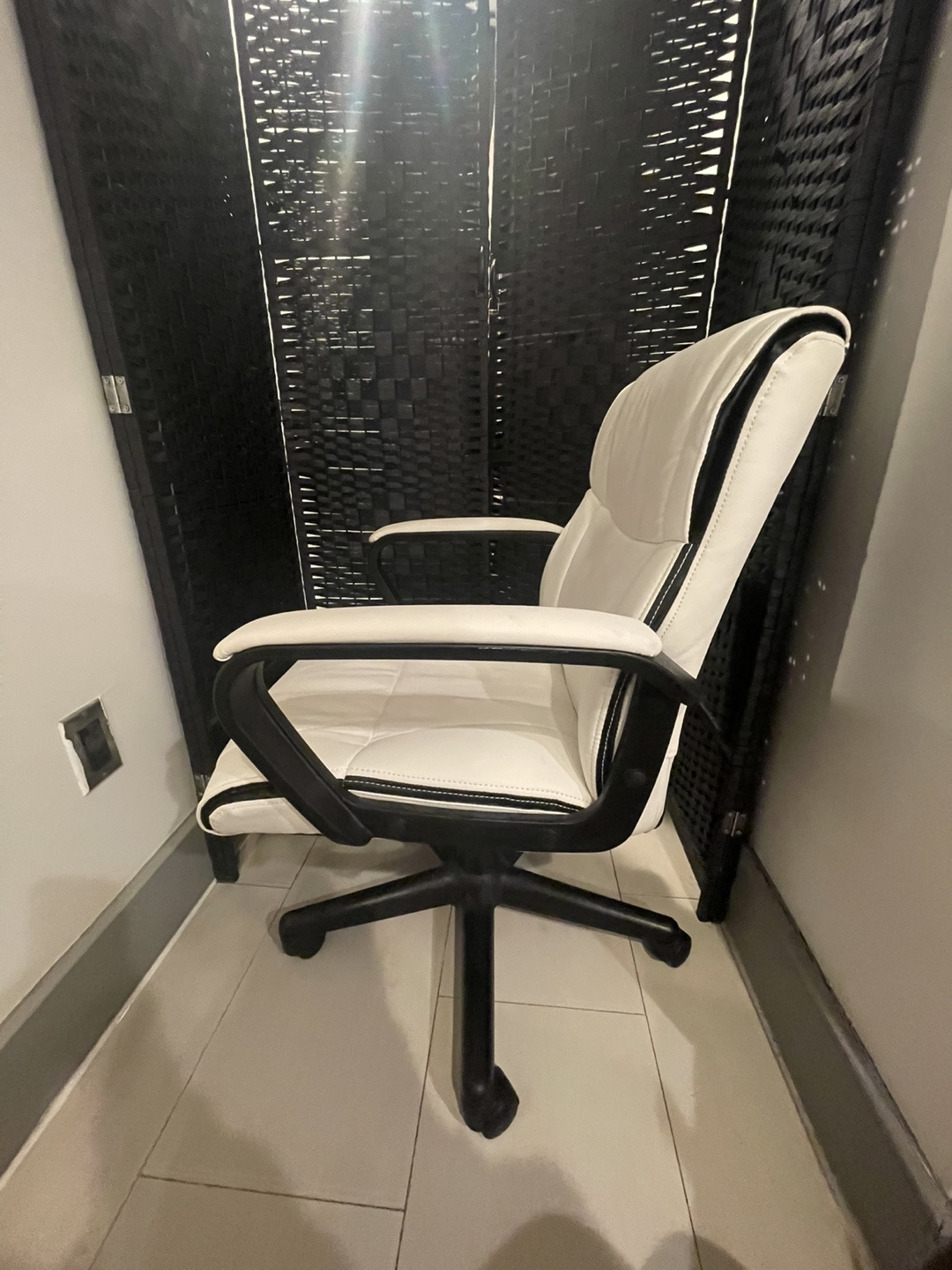 White and Black Office Chair - photo 2