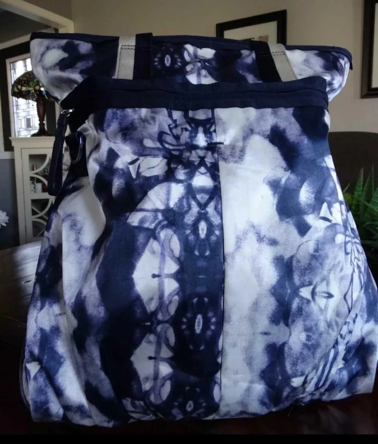 Lululemon Flow and Go Tote/Gym Bag Ink Blot/Inkwell image indicator(4)