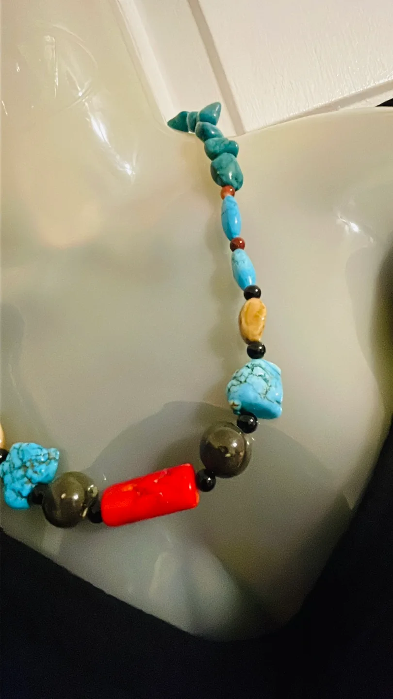 Real Gemstones, Coral, Onyx, Carnelian, Agate & Turquoise image indicator(2)