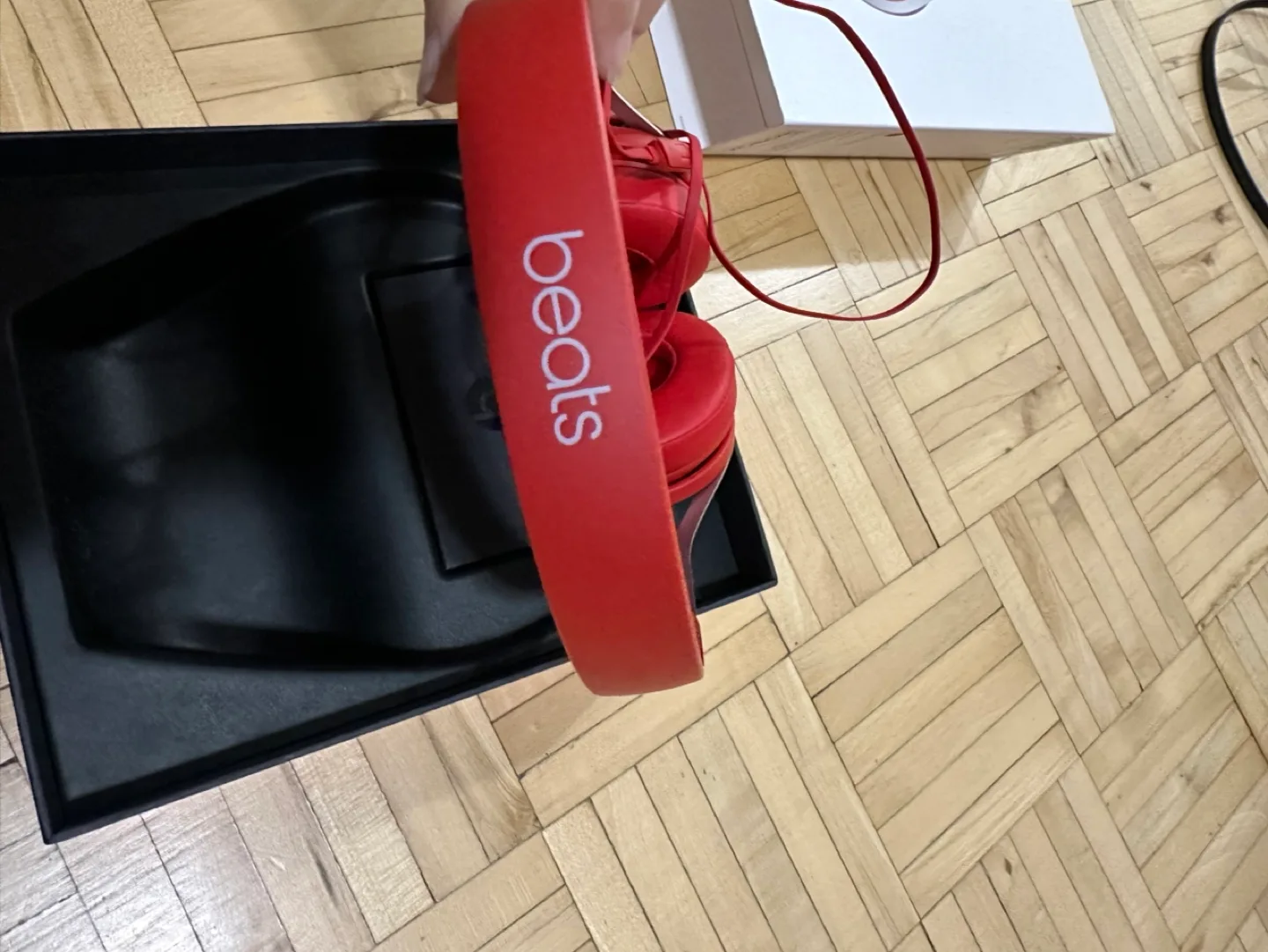 Beats EP On-Ear Headphones - Red image indicator(4)