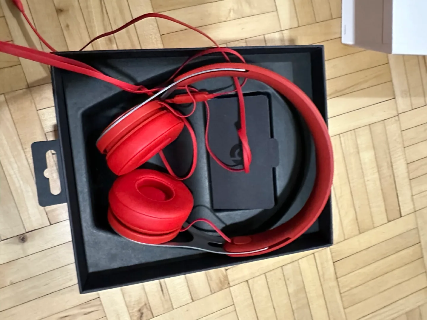 Beats EP On-Ear Headphones - Red image indicator(2)