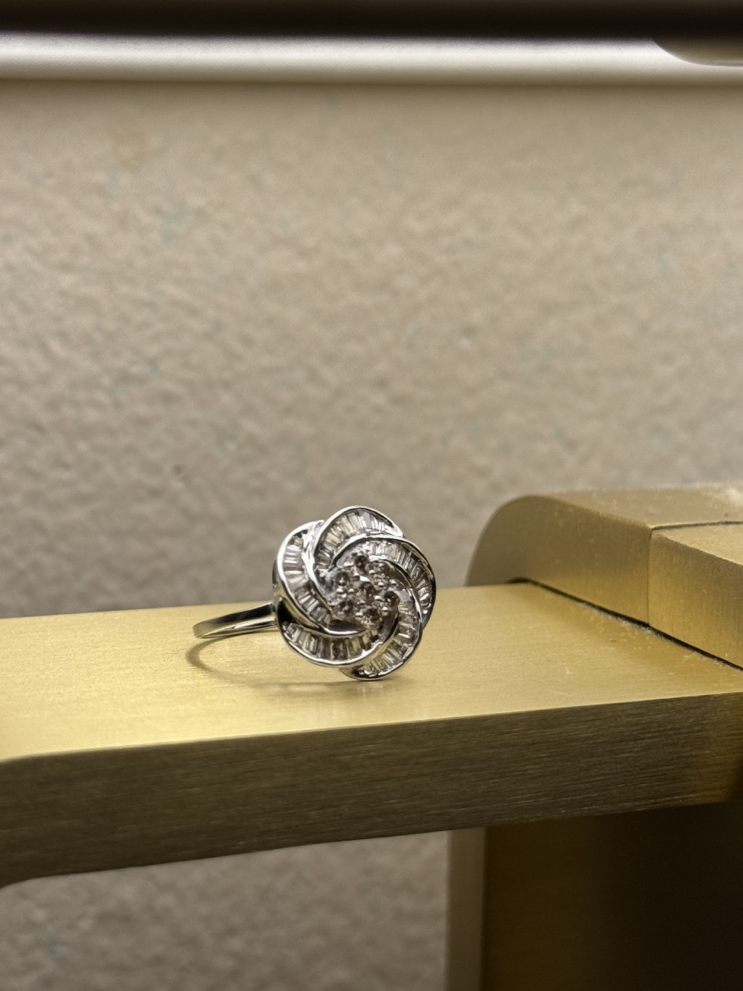 18k White Gold 0.50ct Diamond Flower Ring - Size 7