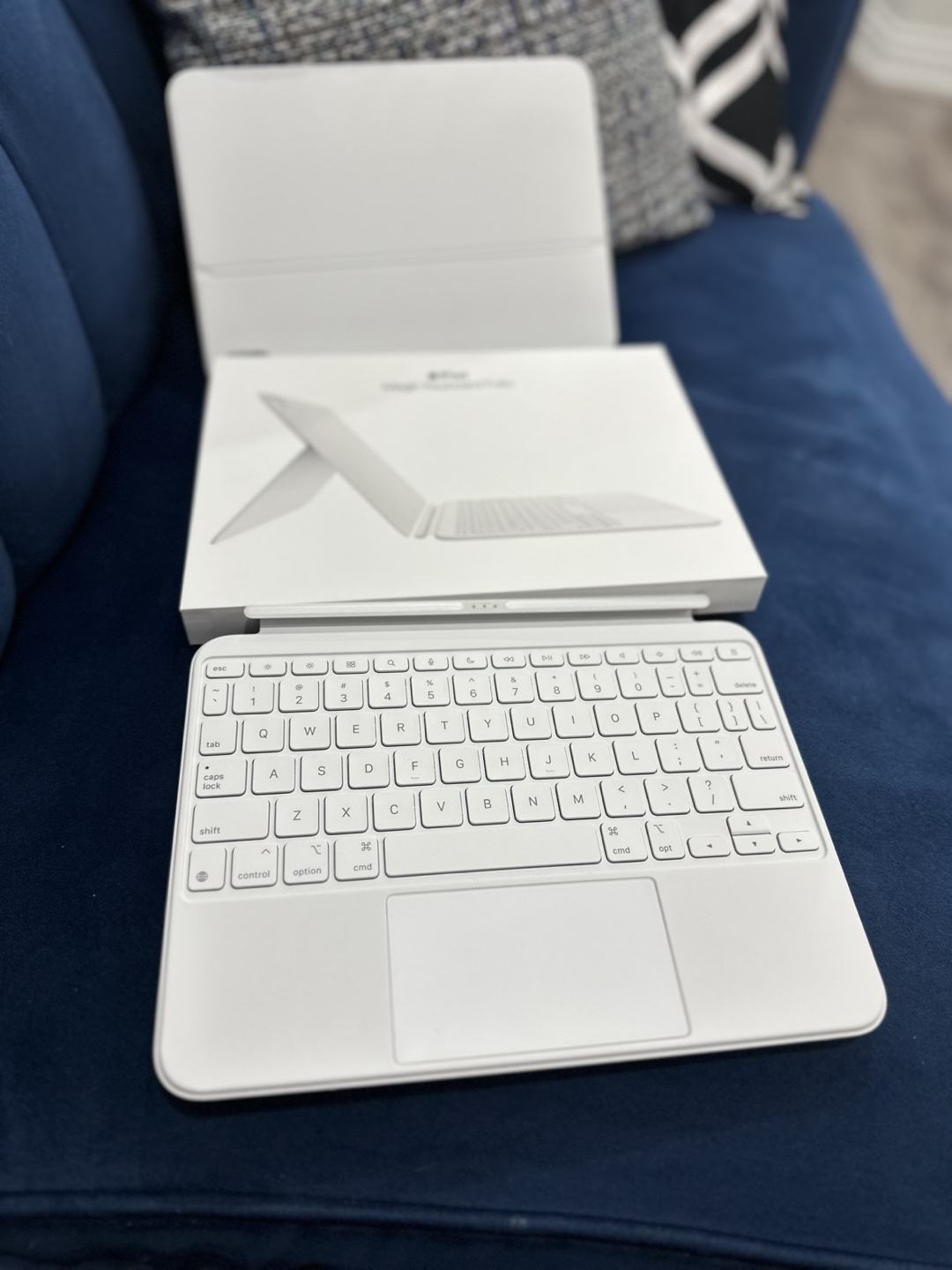 iPad Magic Keyboard Folio for 10th Generation iPad