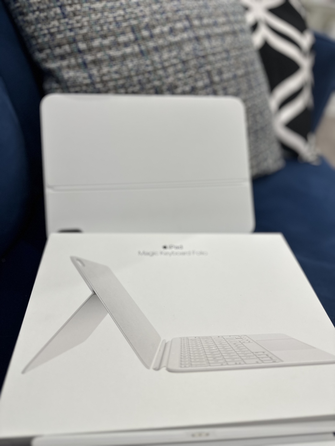 iPad Magic Keyboard Folio for 10th Generation iPad - photo 2