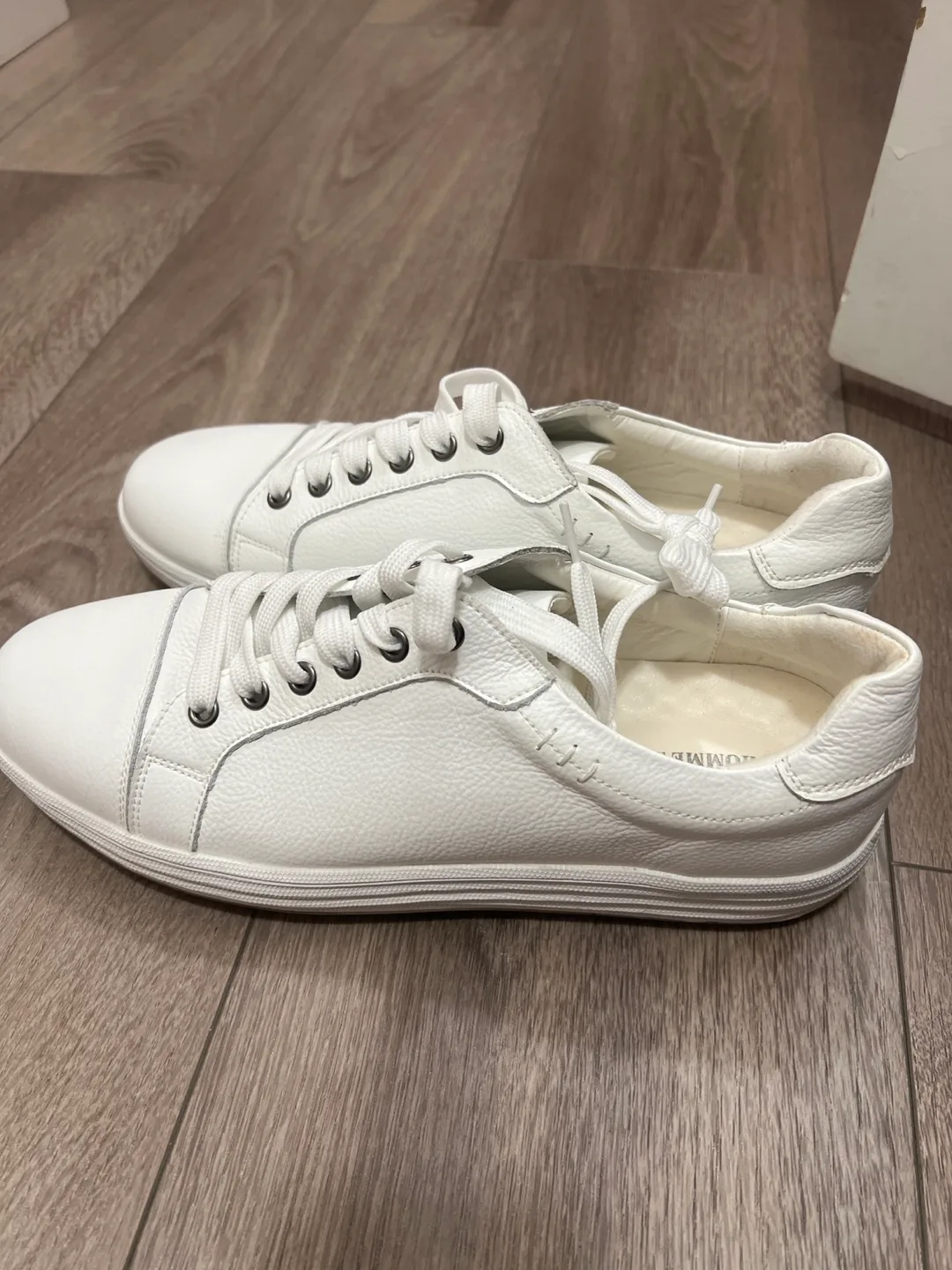 Homme Magic White Leather Sneakers image indicator(3)
