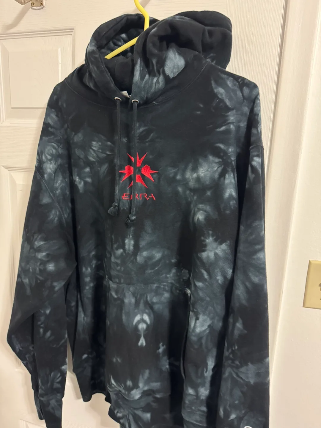 ERRA burst logo embroidered Tie dye Hoodie Champion (XL) image indicator(7)