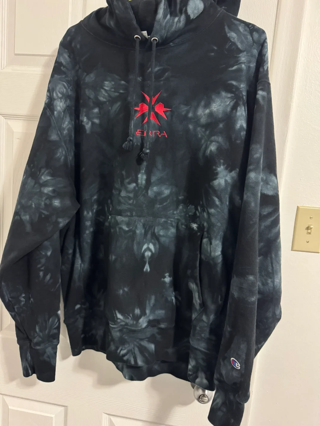 ERRA burst logo embroidered Tie dye Hoodie Champion (XL) image indicator(8)