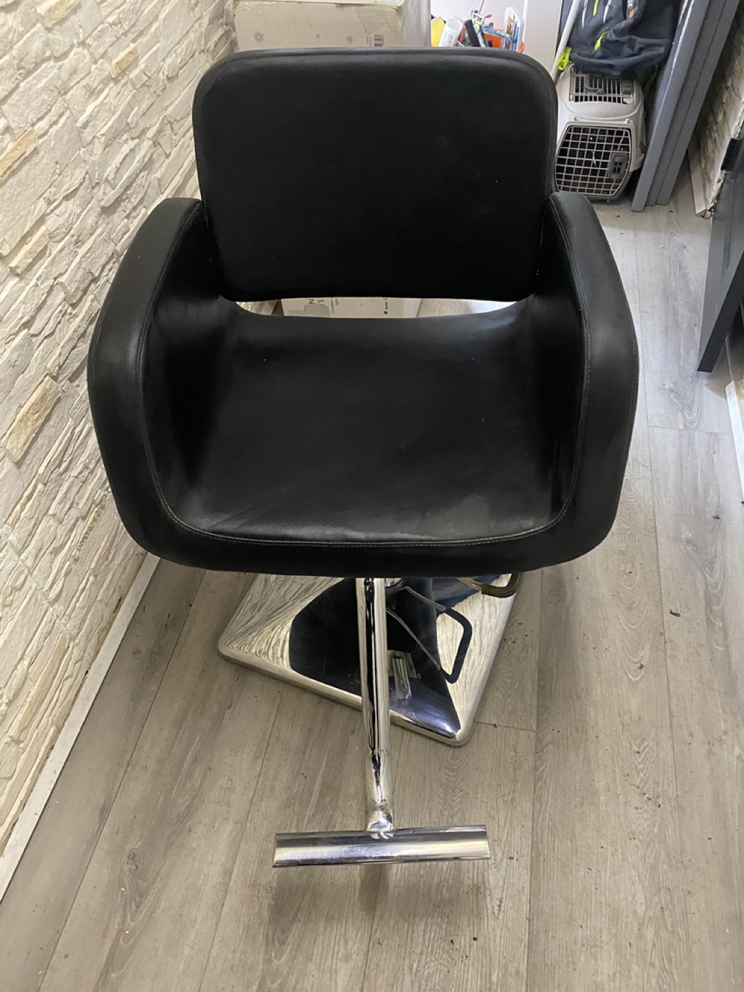 Salon Styling Chair - Black Leatherette