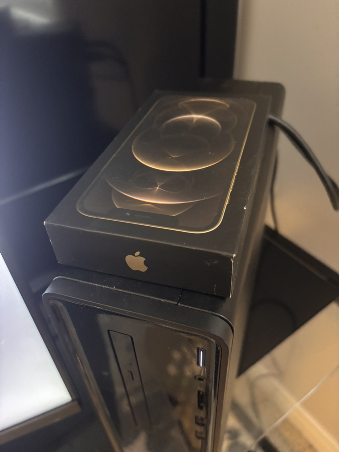 iPhone box - photo 5