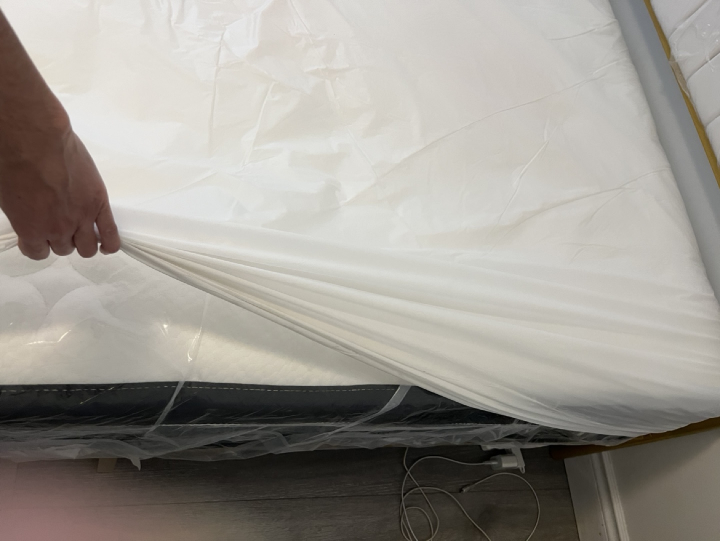 Queen size mattresses + Bed frame - photo 3